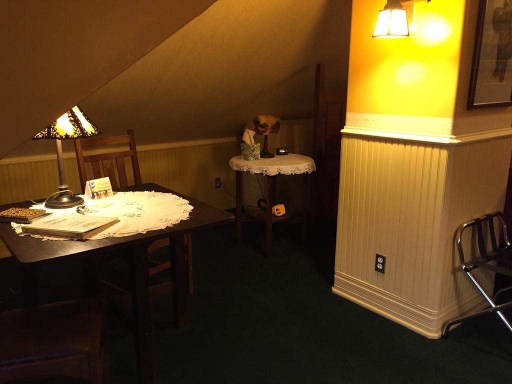 Alaska's Capital Inn Bed&Breakfast Juneau Bagian luar foto